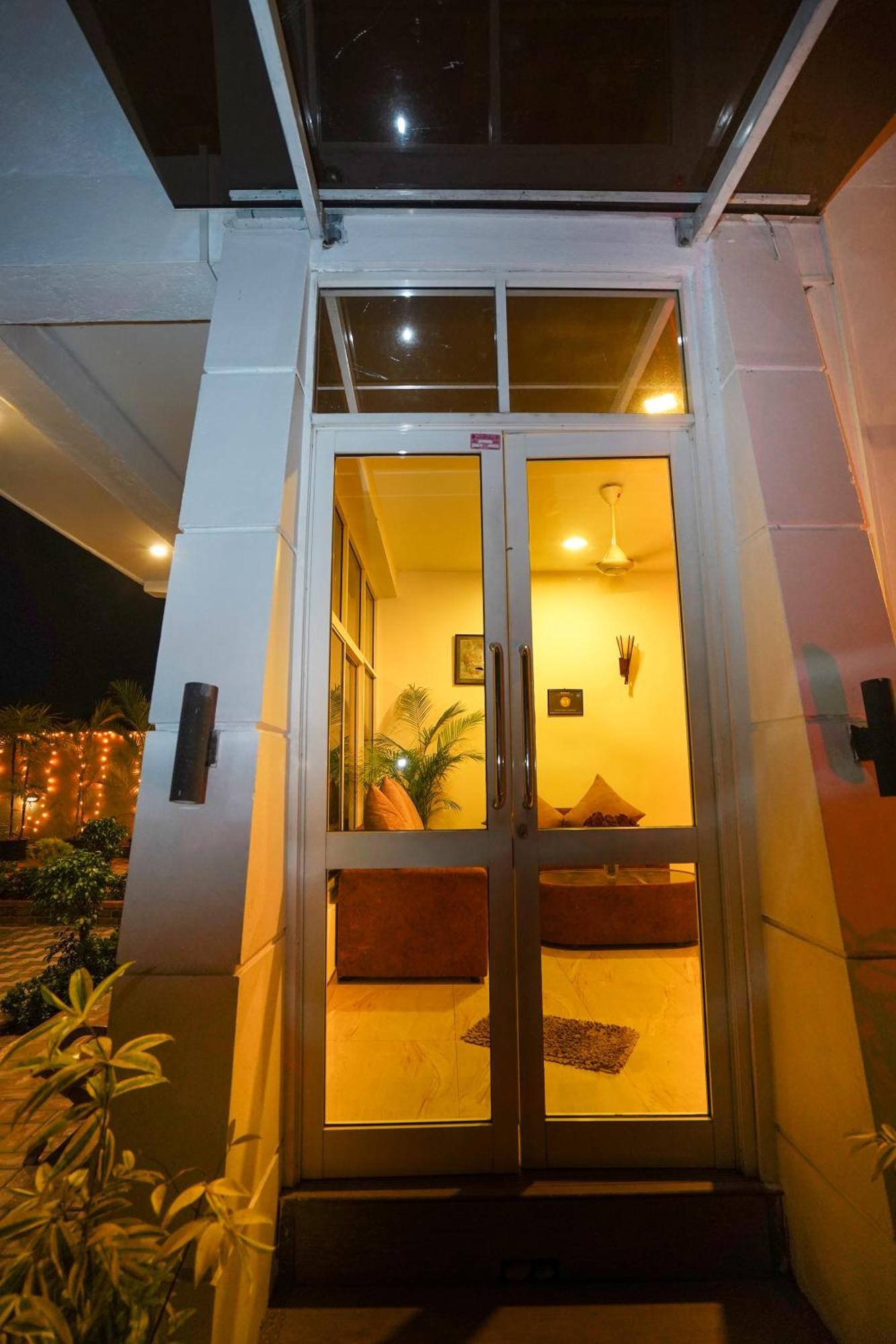 Airport 4 Season Transit Hotel Katunayake Exterior photo