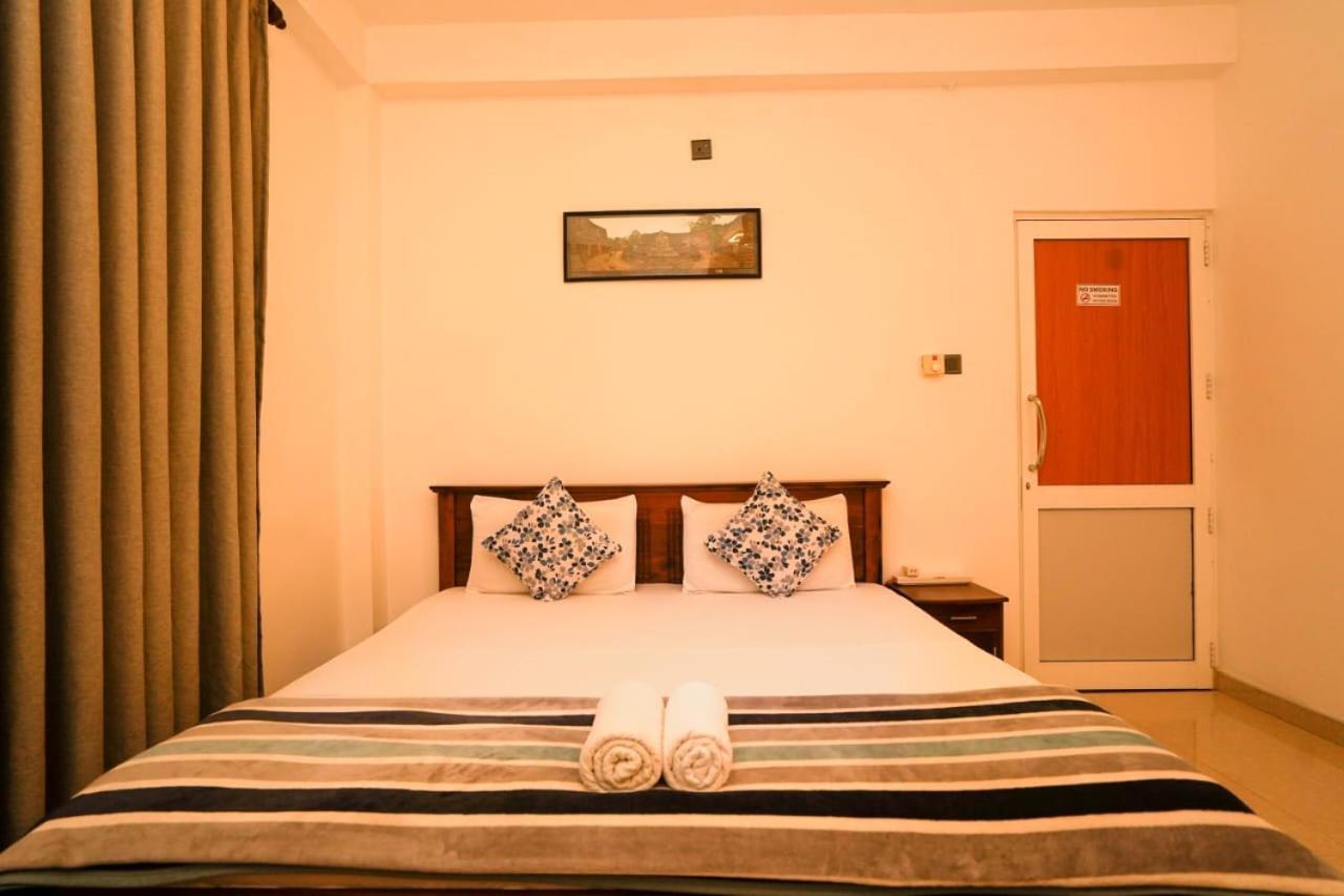 Airport 4 Season Transit Hotel Katunayake Room photo