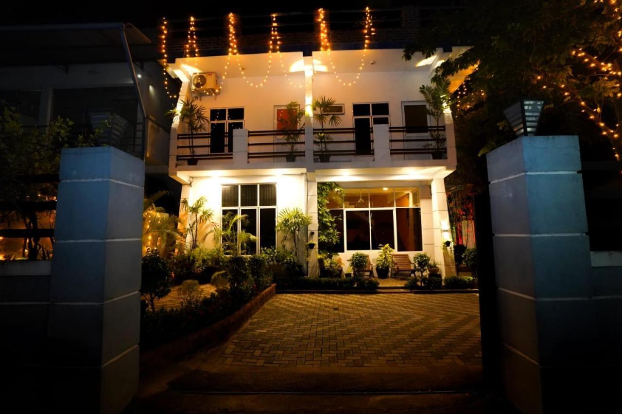 Airport 4 Season Transit Hotel Katunayake Exterior photo