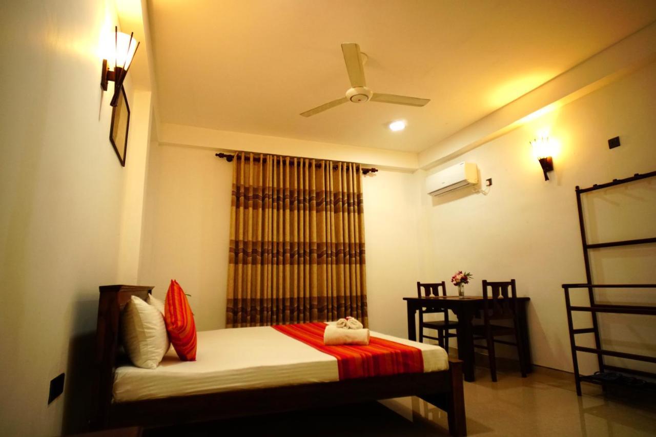 Airport 4 Season Transit Hotel Katunayake Exterior photo