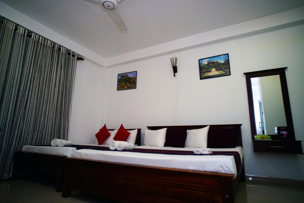 Airport 4 Season Transit Hotel Katunayake Exterior photo