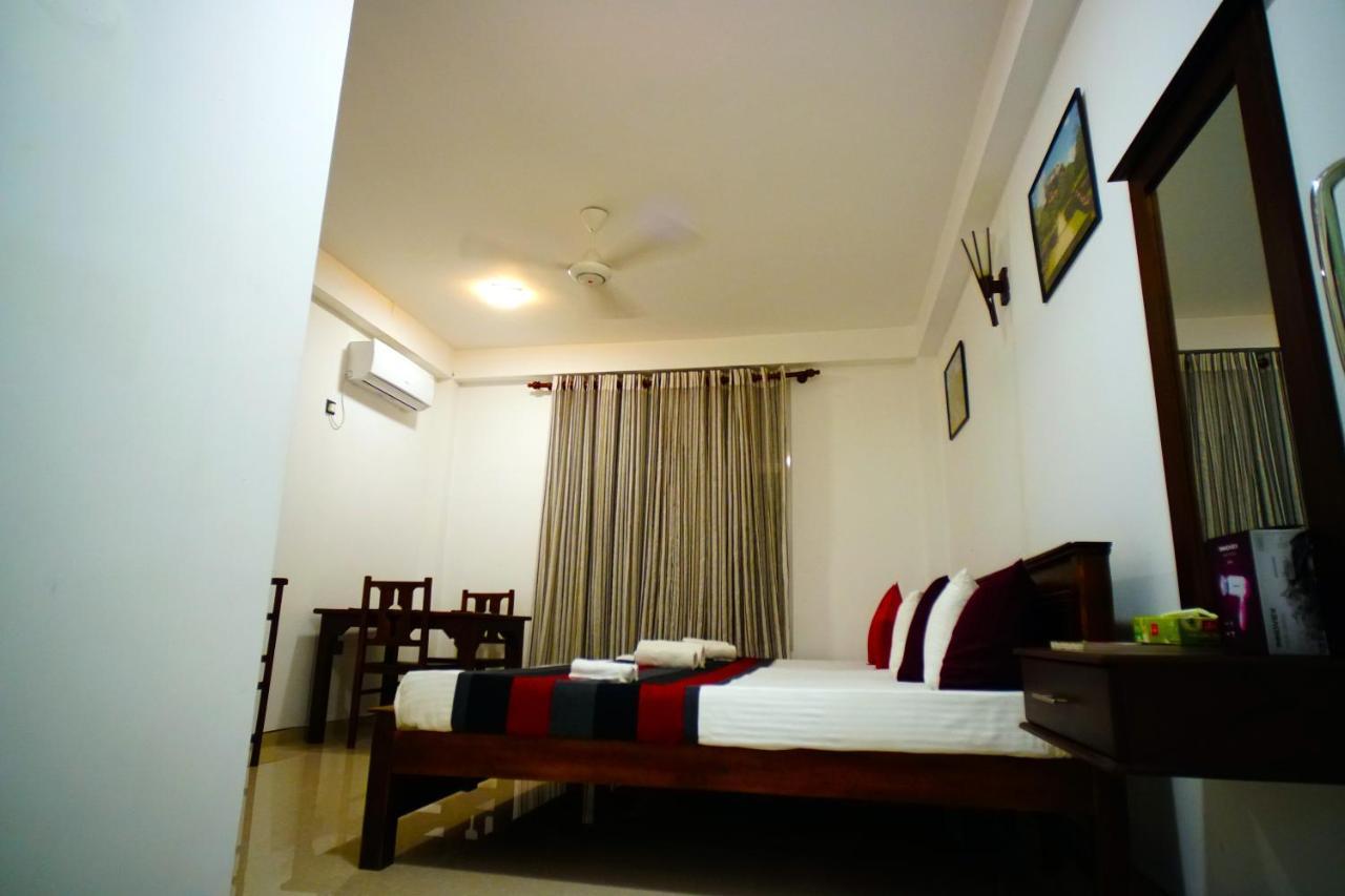 Airport 4 Season Transit Hotel Katunayake Exterior photo