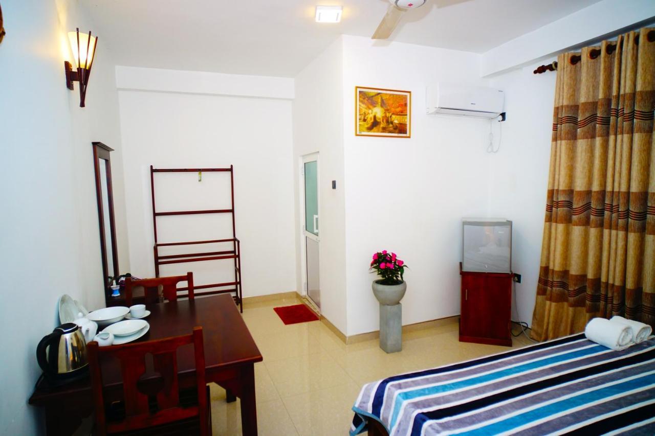 Airport 4 Season Transit Hotel Katunayake Exterior photo